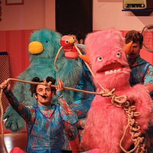 No Armário Não Cabe Ninguém — teatro para toda a família (Mostra Garalhufa) - Cover Image